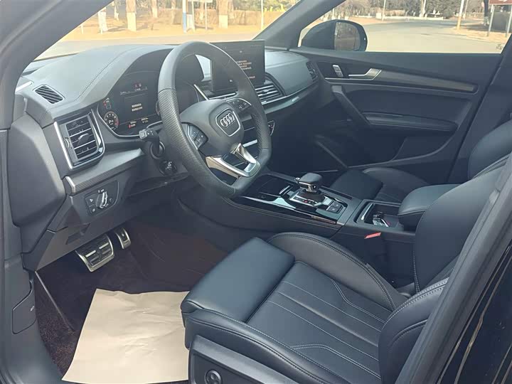 Audi Q5L 2025 2025款 45周年典藏版 45 TFSI 豪华动感型