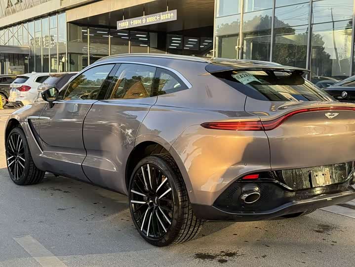 Aston Martin DBX 2022 2022款 3.0T STRAIGHT-SIX