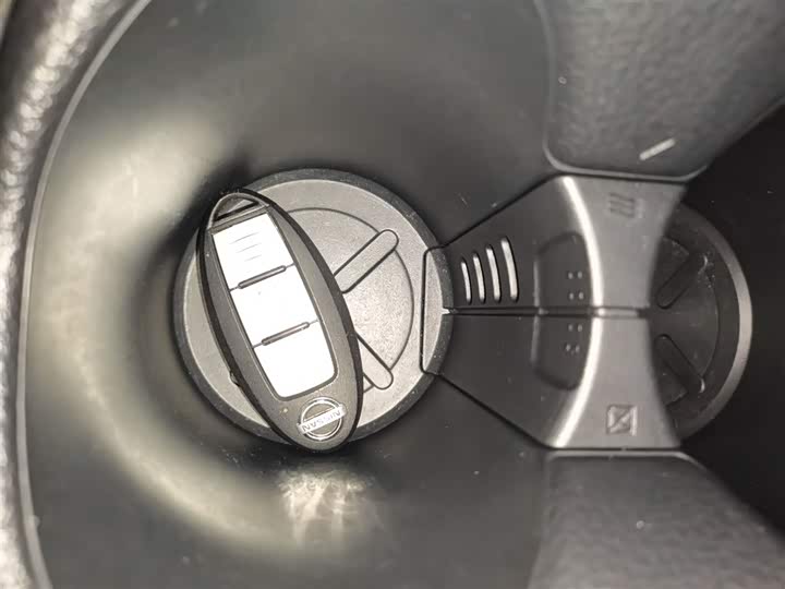 Nissan X-Trail 2023 2023款 经典 2.0L 两驱智联臻享版