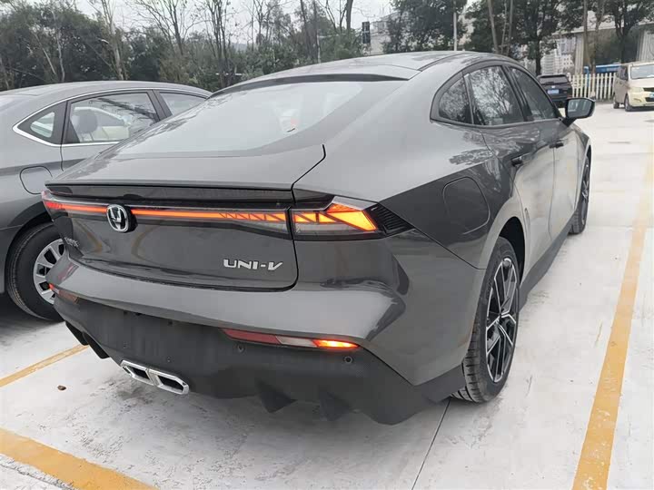 Changan UNI-V Hybrid 2024 2024款 蓝鲸智电iDD 136km 智酷型