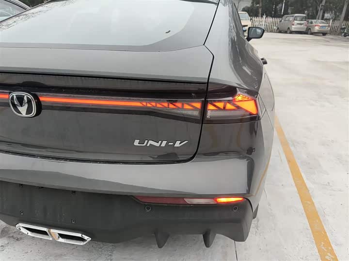 Changan UNI-V Hybrid 2024 2024款 蓝鲸智电iDD 136km 智酷型
