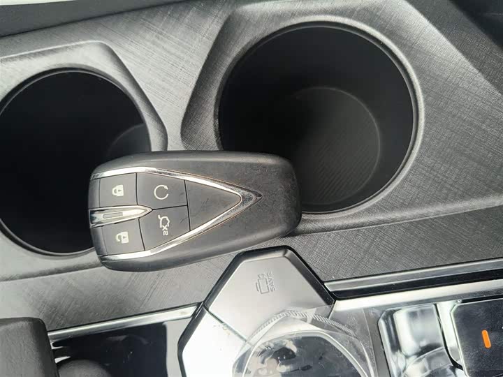 Changan UNI-V Hybrid 2024 2024款 蓝鲸智电iDD 136km 智酷型