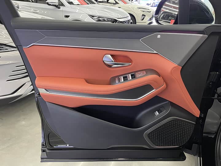 BYD Tang L 2025 2025款 EV 600KM四驱激光雷达旗舰型