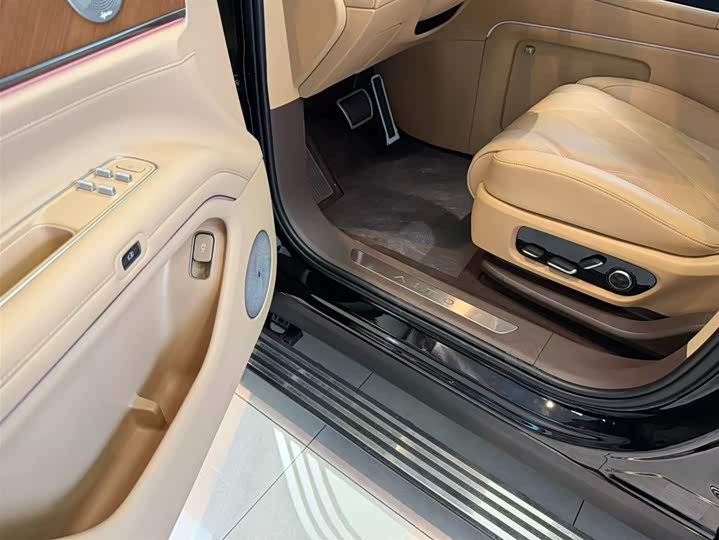 Aito M9 2025 2025款 纯电 Ultra版 100kWh 5座版