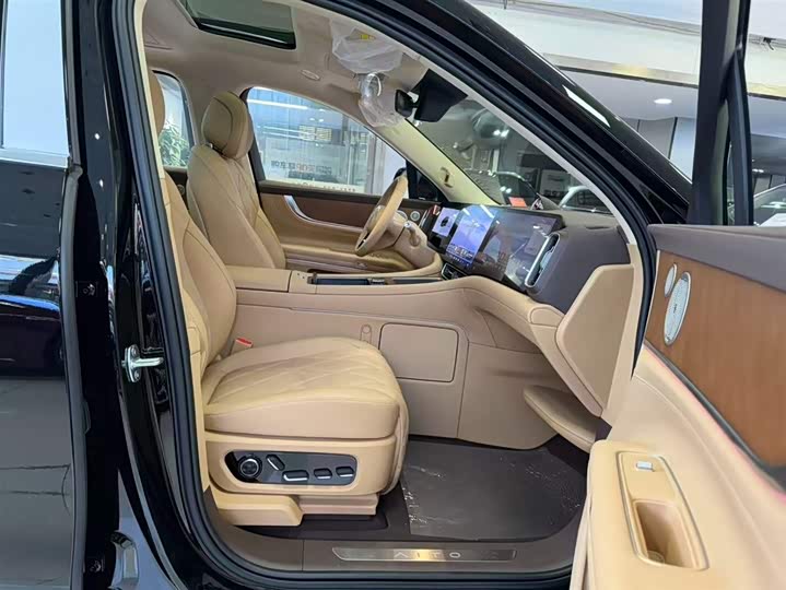 Aito M9 2025 2025款 纯电 Ultra版 100kWh 5座版