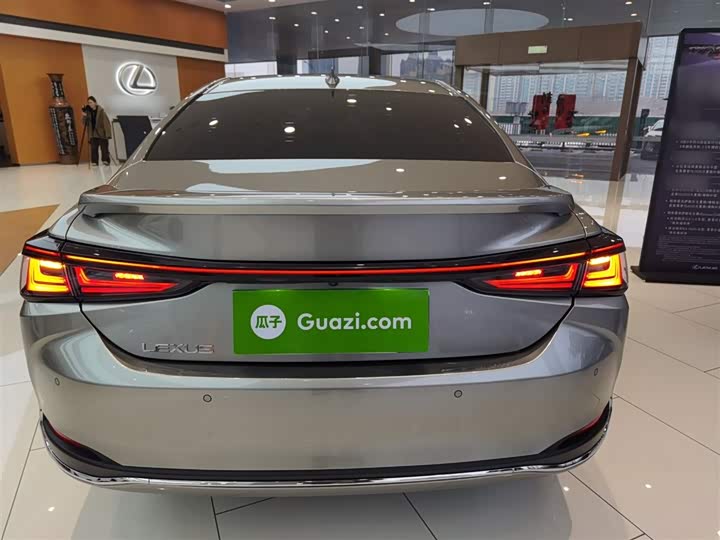 Lexus ES 2025 2025款 300h 臻享版