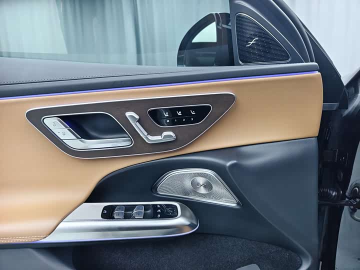 Mercedes-Benz E-Class 2025 2025款 E 300 L 豪华型