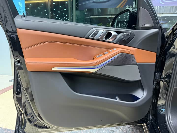 BMW X7 2024 2024款 xDrive40i 尊享型M运动套装