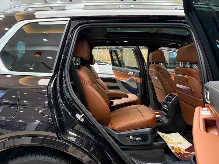 BMW X7 2024 2024款 xDrive40i 尊享型M运动套装