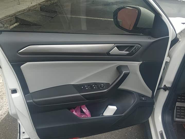 Volkswagen T-Roc 2023 2023款 300TSI DSG两驱辰光版