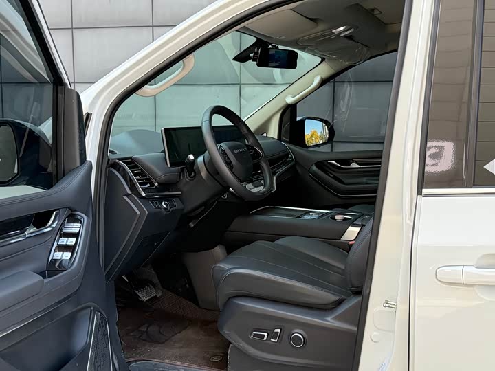 Maxus G10 2025 2025款 MAX 2.0T 自动旗舰版 汽油 7座