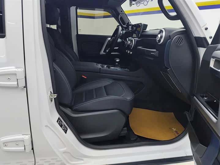 BAIC Beijing BJ40 2024 2024款 2.0T 城市猎人荣耀版