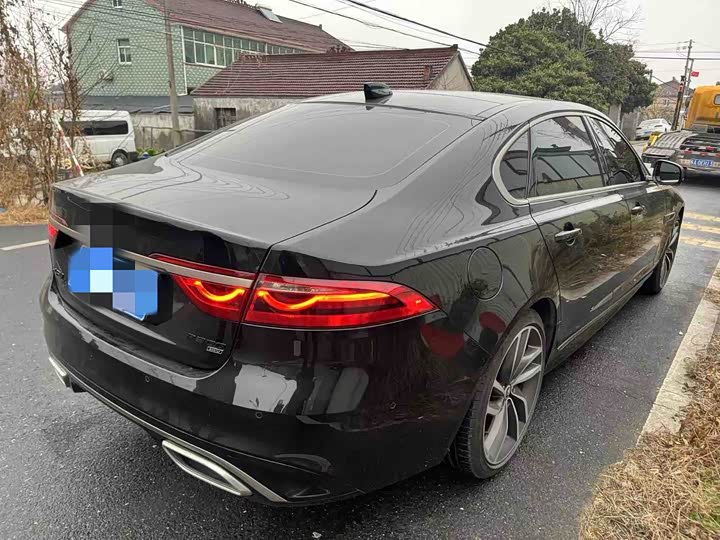 Jaguar XF L 2024 2024款 2.0T P300 四驱旗舰运动鎏金版