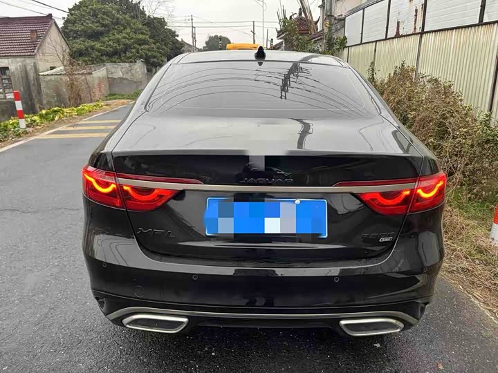 Jaguar XF L 2024 2024款 2.0T P300 四驱旗舰运动鎏金版