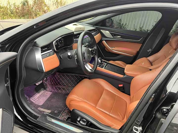 Jaguar XF L 2024 2024款 2.0T P300 四驱旗舰运动鎏金版