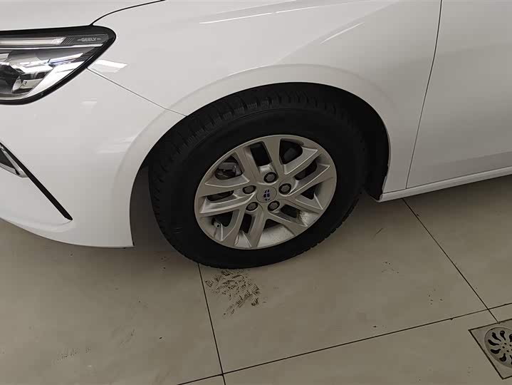 Geely Emgrand 2025 2025款 第4代 1.5L 手动龙腾版