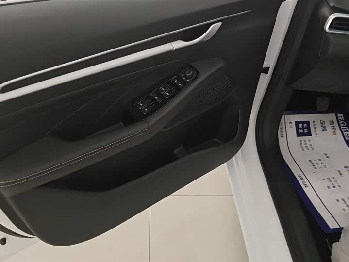 Geely Emgrand 2025 2025款 第4代 1.5L 手动龙腾版