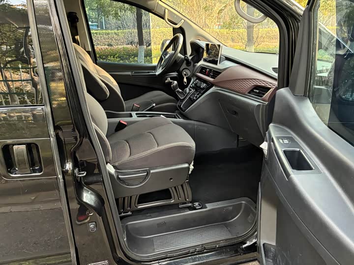 JAC Refine M3 2023 2023款 PLUS 1.5T 7/8座智联版