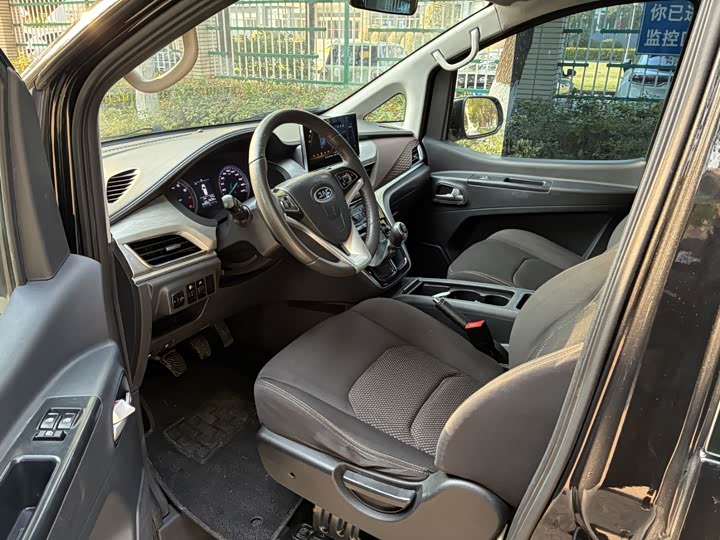 JAC Refine M3 2023 2023款 PLUS 1.5T 7/8座智联版