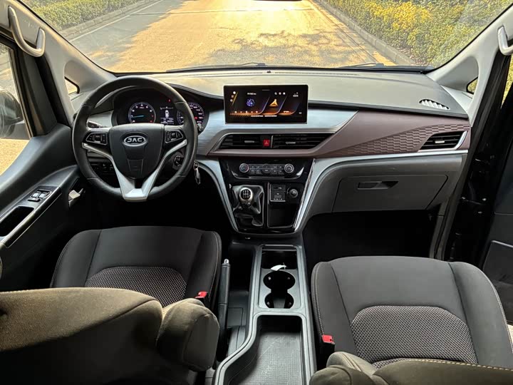 JAC Refine M3 2023 2023款 PLUS 1.5T 7/8座智联版