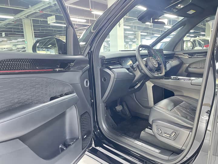 Zeekr 009 2024 2024款 六座行政版四驱 108kWh