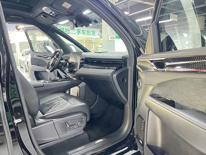 Zeekr 009 2024 2024款 六座行政版四驱 108kWh