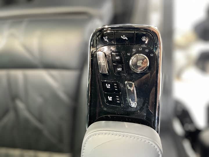 Zeekr 009 2024 2024款 六座行政版四驱 108kWh