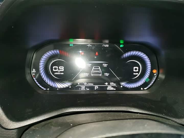 Geely Emgrand 2025 2025款 第4代 1.5L CVT尊贵型