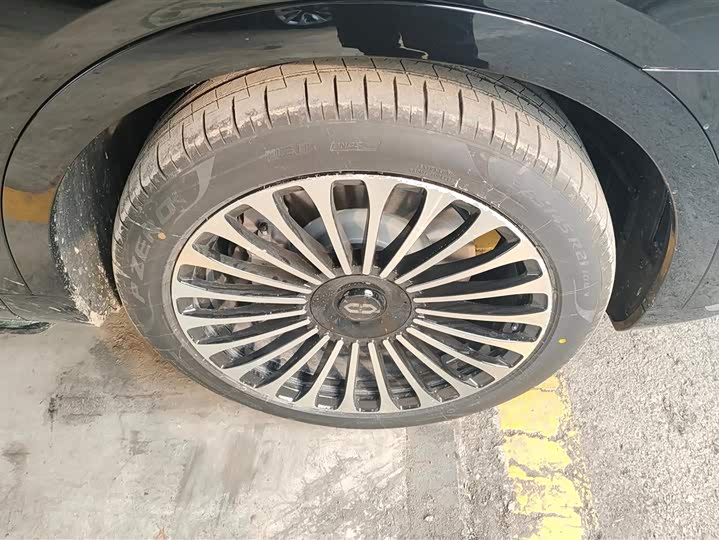 Aito M9 2025 2025款 增程 Max版 52kWh 6座版