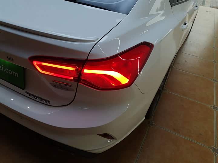 Ford Focus 2022 2022款 三厢 EcoBoost 180 自动ST Line