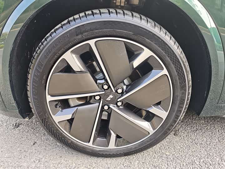 LiXiang L9 2025 2025款 Ultra 智能焕新版