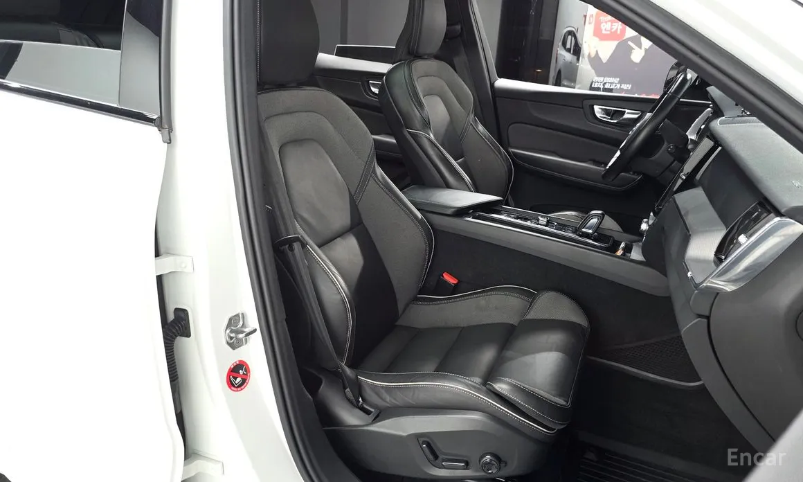 Volvo XC60 2017 T8 R-Design