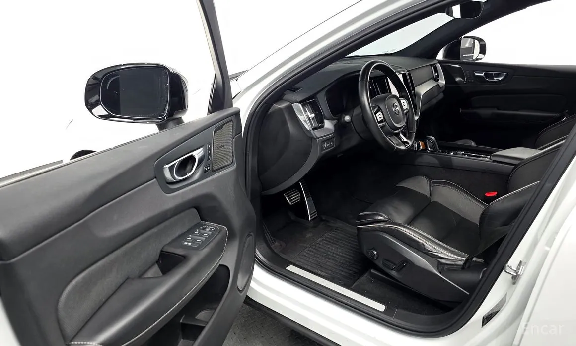 Volvo XC60 2017 T8 R-Design