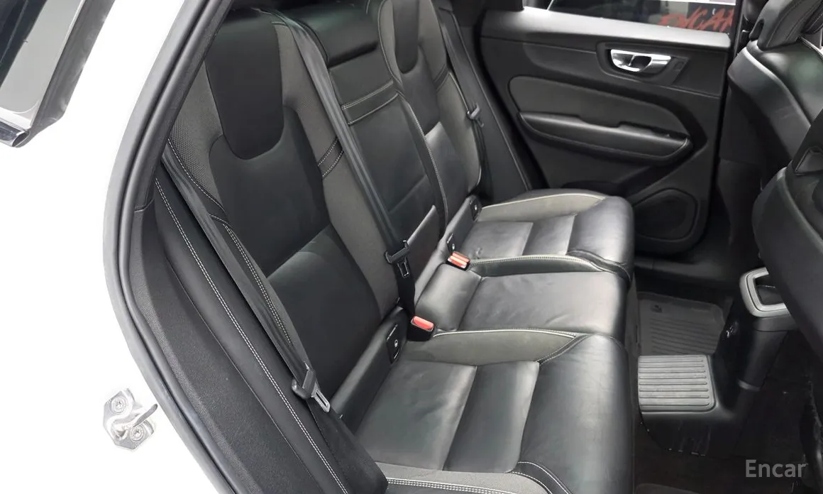 Volvo XC60 2017 T8 R-Design