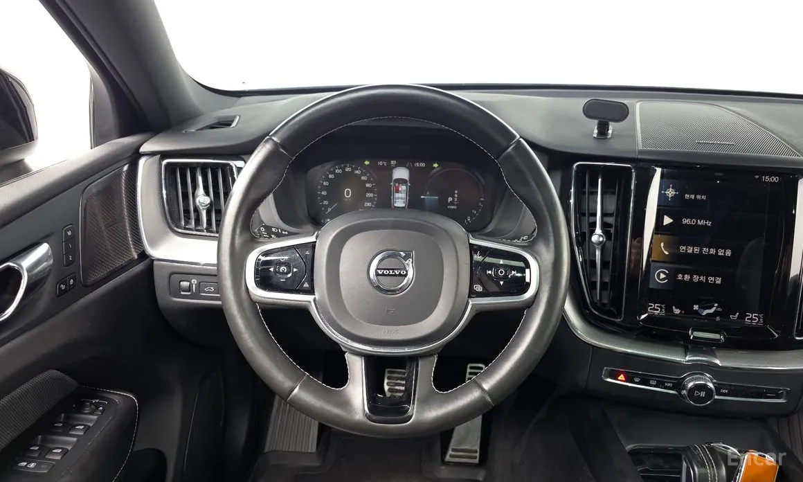 Volvo XC60 2017 T8 R-Design