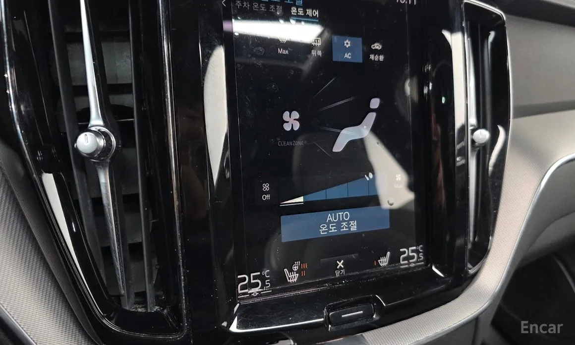 Volvo XC60 2017 T8 R-Design