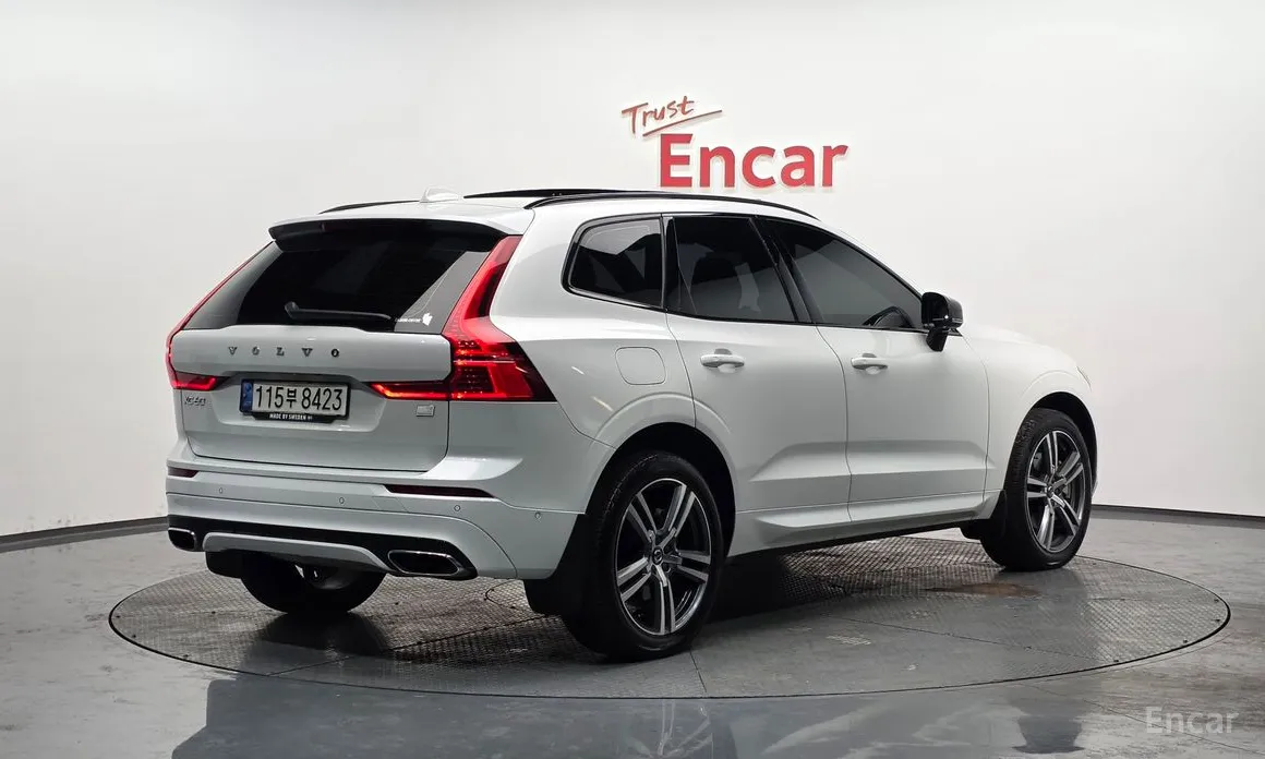 Volvo XC60 2017 T8 R-Design