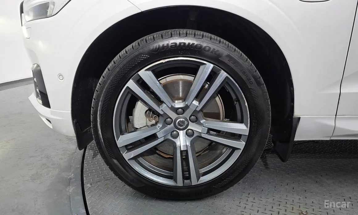 Volvo XC60 2017 T8 R-Design