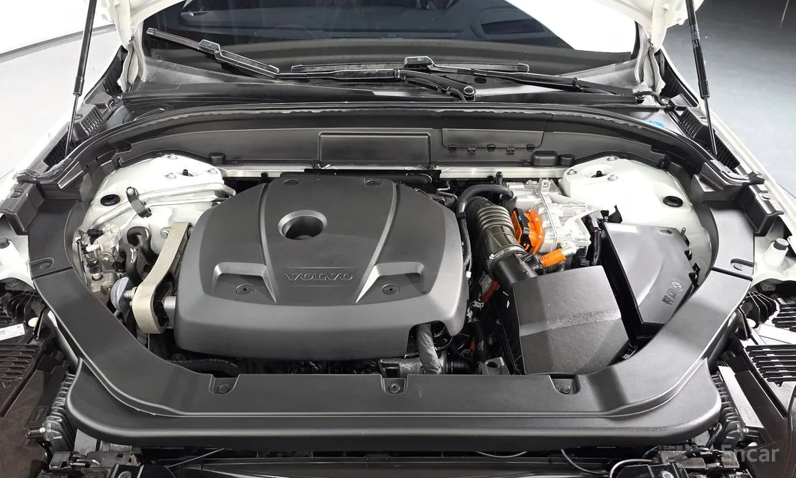 Volvo XC60 2017 T8 R-Design