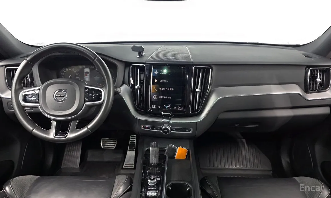 Volvo XC60 2017 T8 R-Design