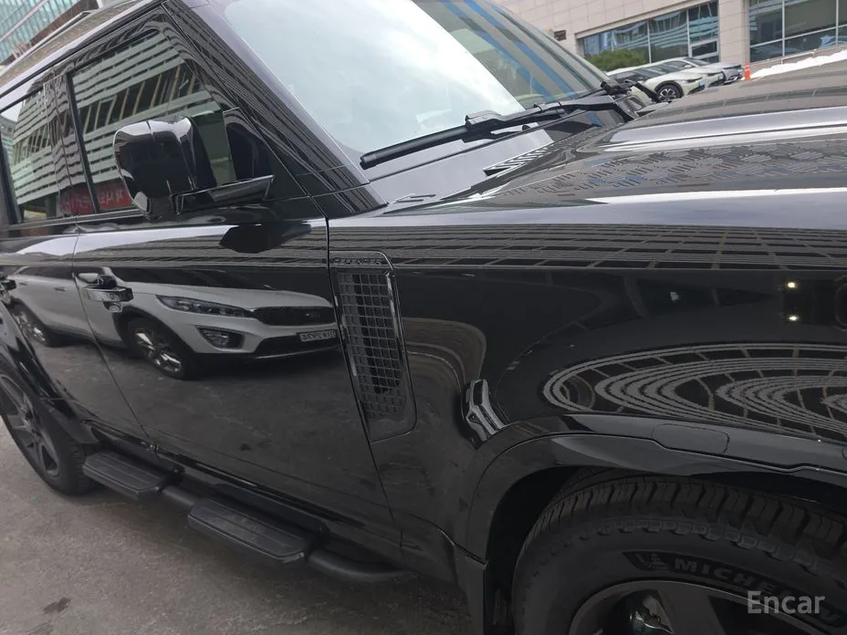 Land Rover Defender 2020 110 P300 X-Dynamic SE