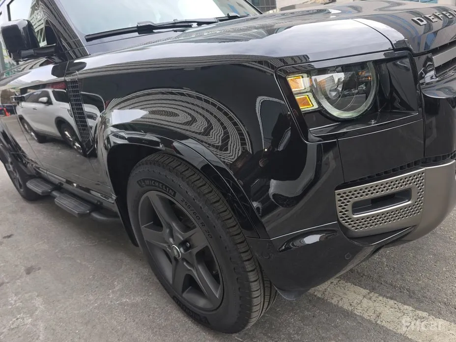 Land Rover Defender 2020 110 P300 X-Dynamic SE