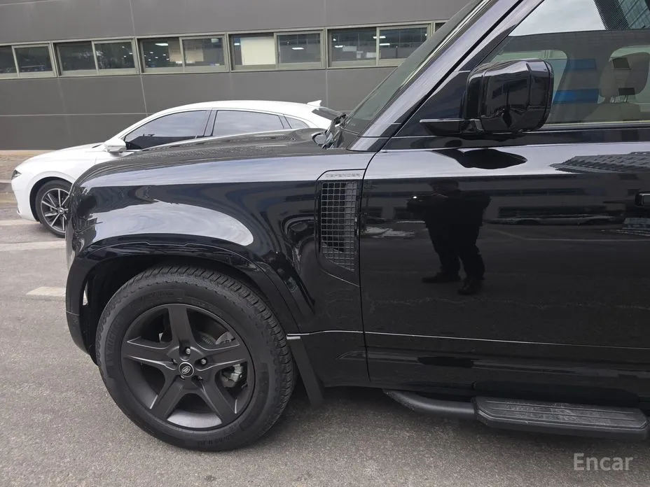 Land Rover Defender 2020 110 P300 X-Dynamic SE