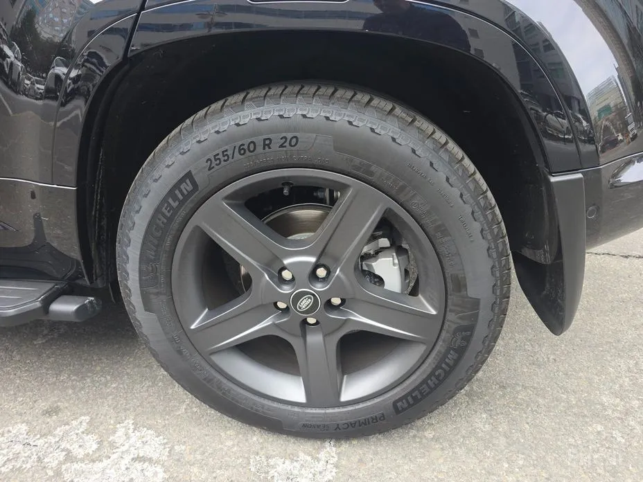 Land Rover Defender 2020 110 P300 X-Dynamic SE