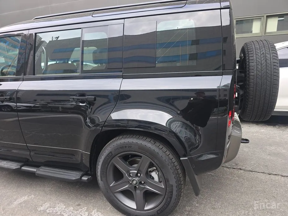 Land Rover Defender 2020 110 P300 X-Dynamic SE