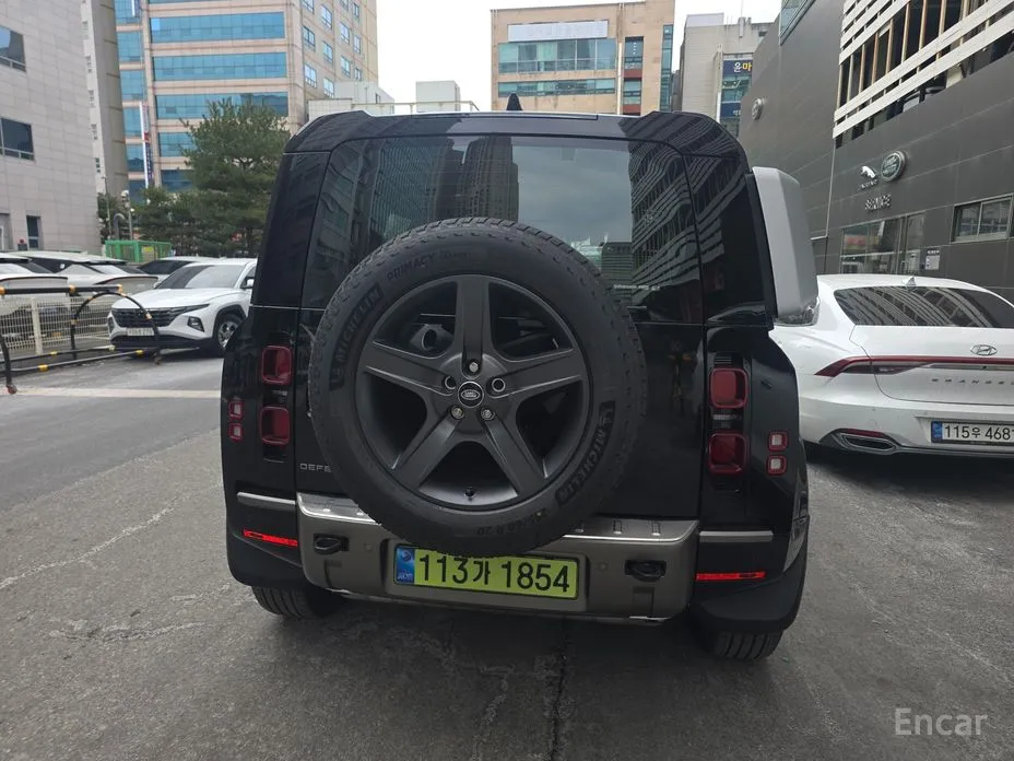 Land Rover Defender 2020 110 P300 X-Dynamic SE