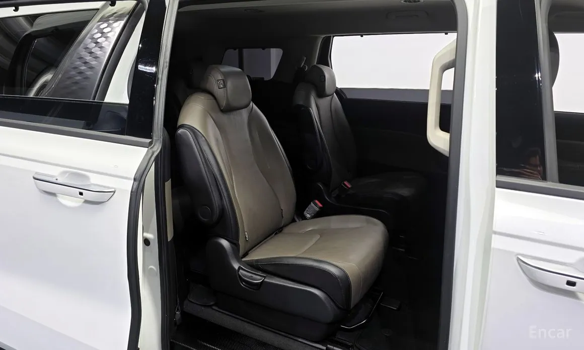 Kia Carnival 2023 9-Seater Noblesse