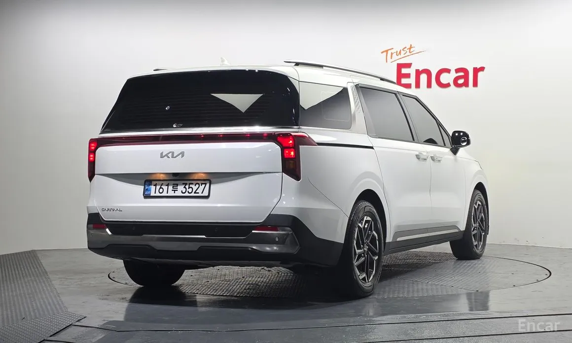 Kia Carnival 2023 9-Seater Noblesse