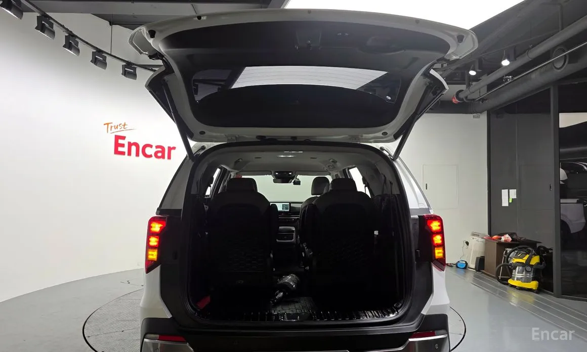 Kia Carnival 2023 9-Seater Noblesse