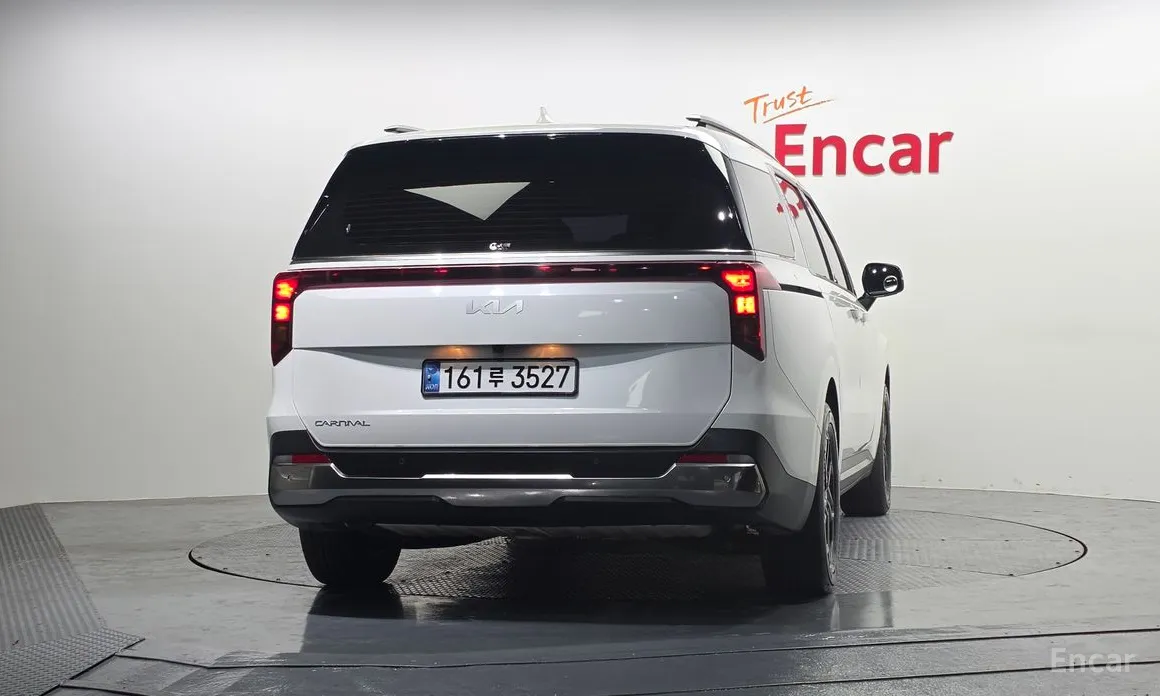 Kia Carnival 2023 9-Seater Noblesse